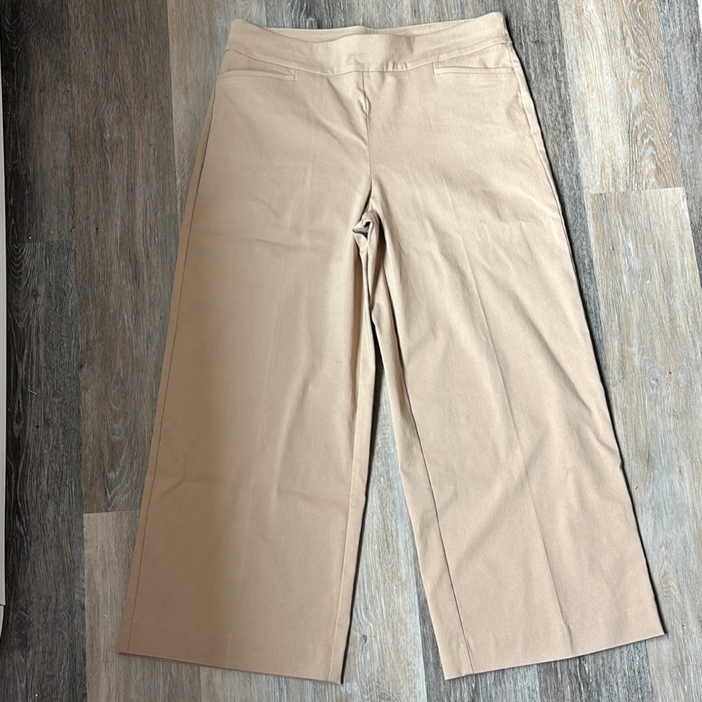 NWOT Chico's cropped pants
